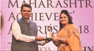 CM Devendra Fadnavis presents Best CSR Initiative Award to chairperson of Pune’s OSR Ventures, Usha Kakade. who founded the USK Foundation, Manoj Tirodkar